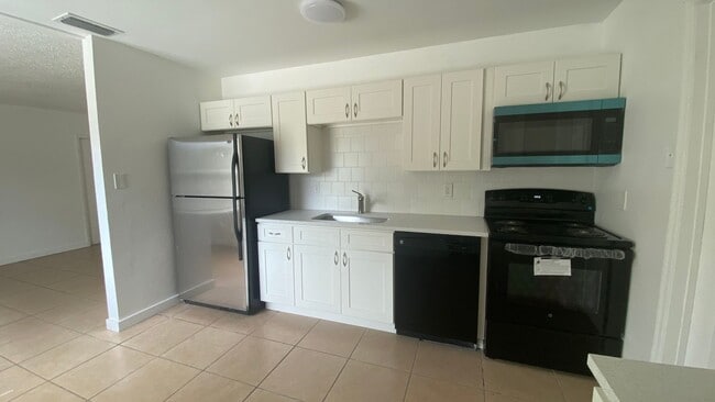 4507 68th St W in Bradenton, FL - Building Photo - Building Photo