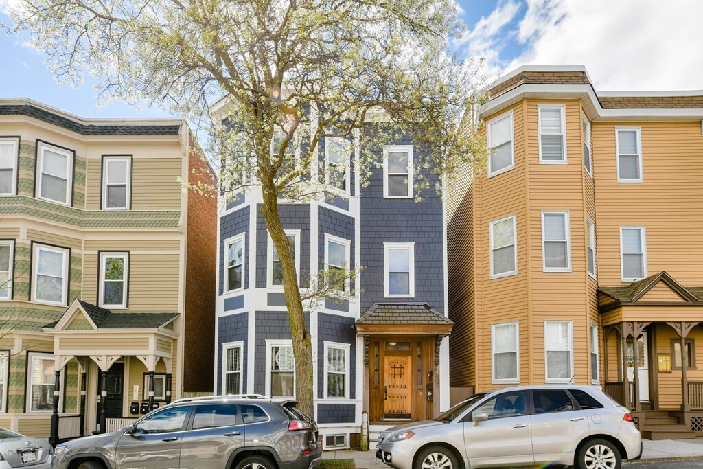 733 E 3rd St in Boston, MA - Building Photo