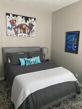 700 10th St N in St. Petersburg, FL - Building Photo - Building Photo