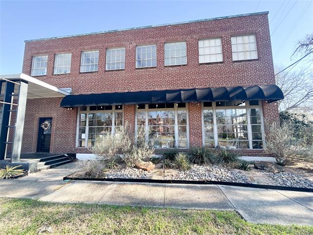 1300 W Main St in Waxahachie, TX - Building Photo
