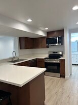 52353 SW 3rd St, Unit Basement in Scappoose, OR - Building Photo