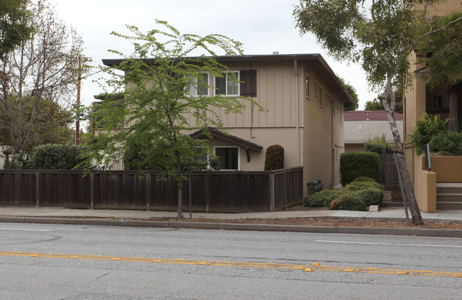 1421 Carmelita Ave in Burlingame, CA - Building Photo - Building Photo