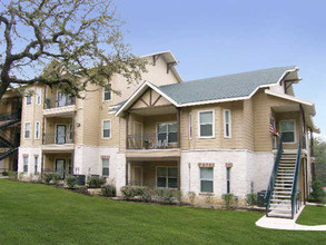 Legacy Oaks Apartments in Schertz, TX - Building Photo - Building Photo