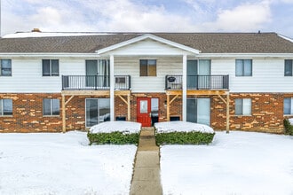 Minooka Parkway Estates in Waukesha, WI - Foto de edificio - Building Photo