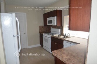 2420 NW 89th Ave in Sunrise, FL - Building Photo - Building Photo