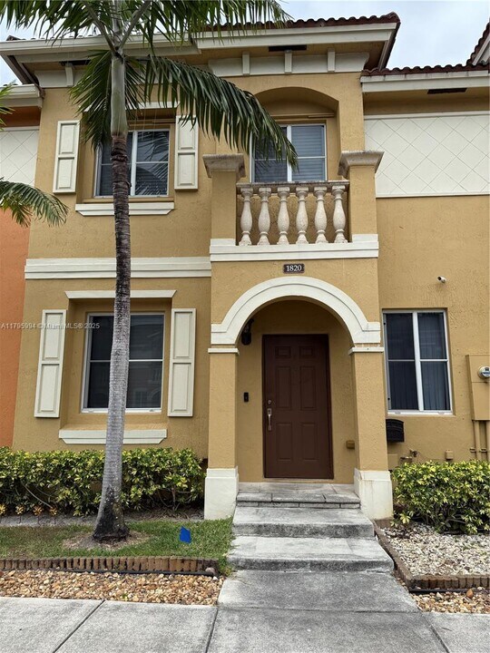 1820 SW 89th Ter in Miramar, FL - Building Photo