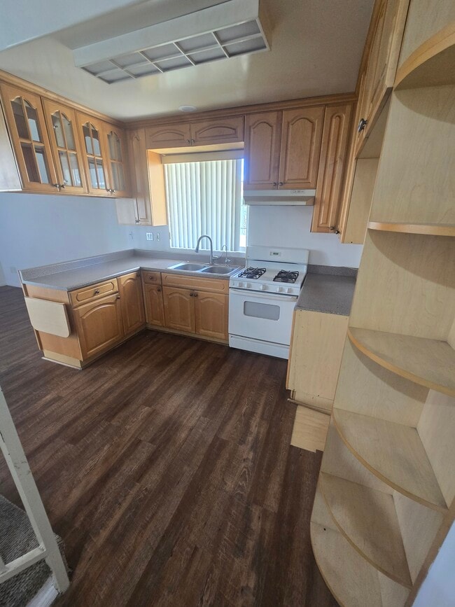 335 E Providencia Ave, Unit 101, Unit 101