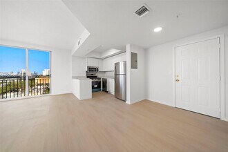 3500 Coral Wy in Miami, FL - Building Photo - Building Photo