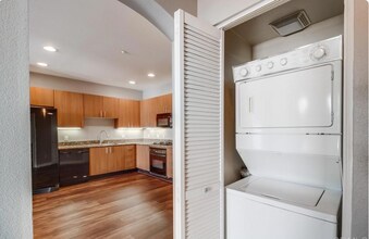 525 11th Ave, Unit 1303 in San Diego, CA - Building Photo - Building Photo