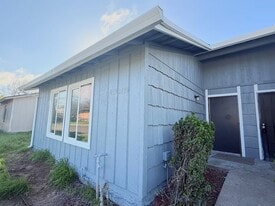 1420 Lansing St in Merced, CA - Building Photo
