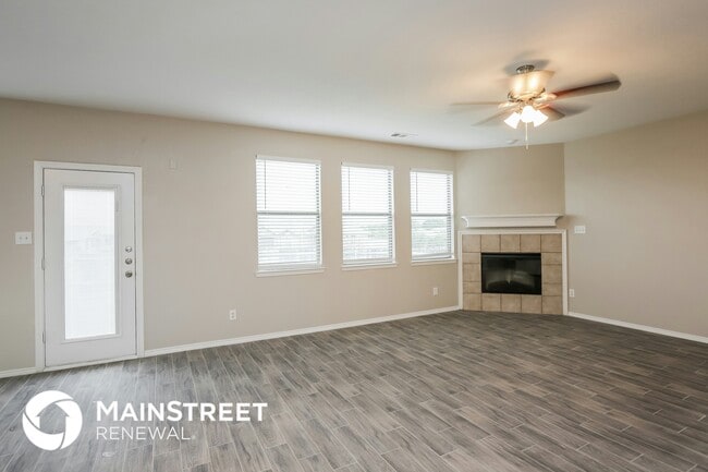 533 Crown Oaks Dr in Fort Worth, TX - Building Photo - Building Photo