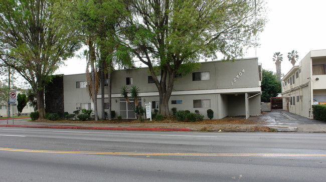 15404 Vanowen St in Van Nuys, CA - Building Photo - Building Photo