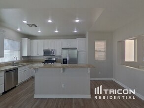 3417 N Diamond Hitch Ct in Las Vegas, NV - Building Photo - Building Photo