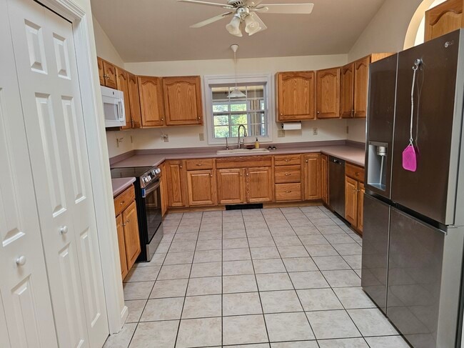 585 High St in Candia, NH - Building Photo - Building Photo