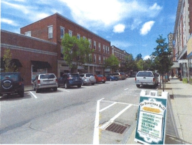 622-634 Main St in Laconia, NH - Building Photo - Building Photo