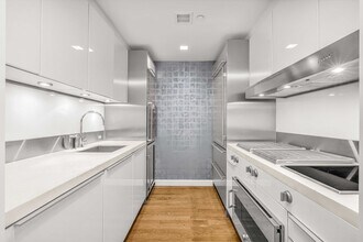 400 E 67th St in New York, NY - Building Photo - Building Photo