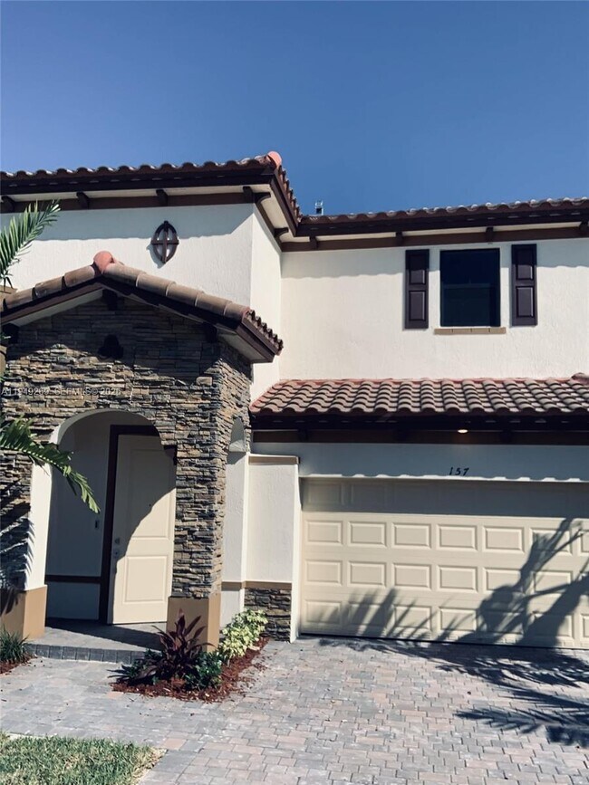 157 NE 27th Terrace in Homestead, FL - Building Photo - Building Photo