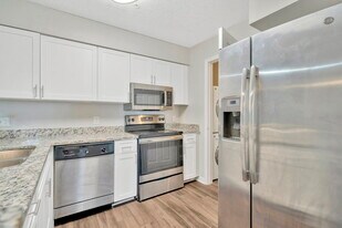 Essex Place Luxury Apartments in Tampa, FL - Building Photo