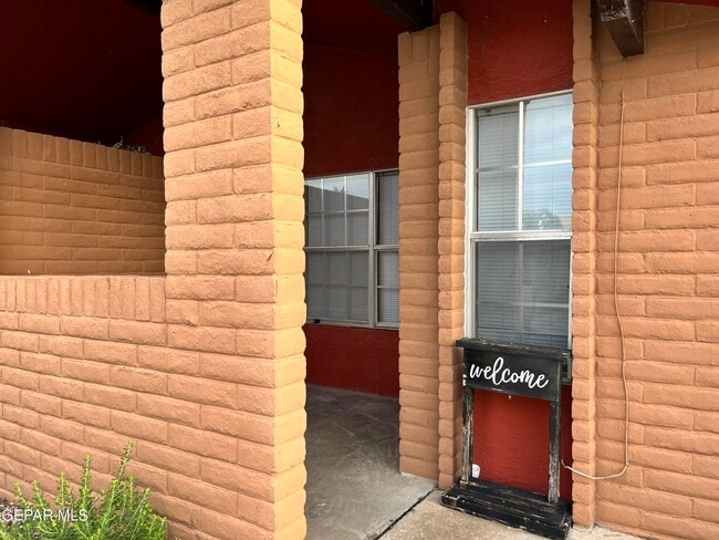 5524 Oakbriar Cir in El Paso, TX - Building Photo - Building Photo