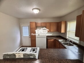 904 Luster Ln in Des Moines, IA - Foto de edificio - Building Photo