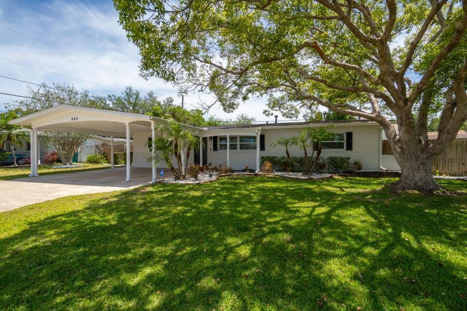 940 Butia St in Merritt Island, FL - Building Photo