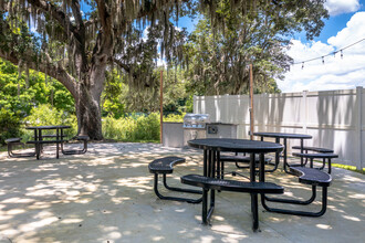 Waters Edge Apartments in Lakeland, FL - Foto de edificio - Building Photo