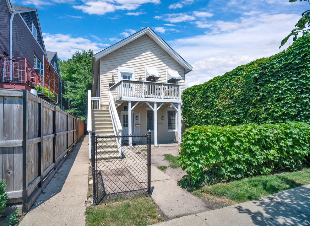 919 Foster St in Evanston, IL - Building Photo