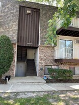 1751 Felten Rd in Aurora, IL - Building Photo