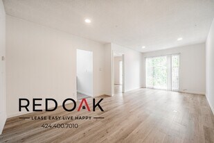 1016 S Wooster St, Unit 4 in Los Angeles, CA - Building Photo