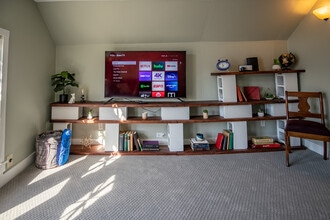 611 Evans St SE, Unit 3 Floor Fully furnished in Grand Rapids, MI - Building Photo - Building Photo