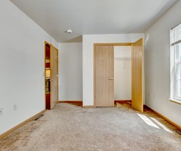 Lindsay Commons in Milwaukee, WI - Building Photo - Interior Photo