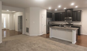 771 Ravenwood Dr in Glen Burnie, MD - Foto de edificio - Building Photo