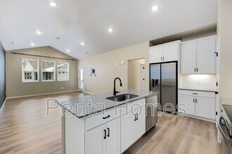 563 Vicot Wy in Fort Collins, CO - Building Photo - Building Photo