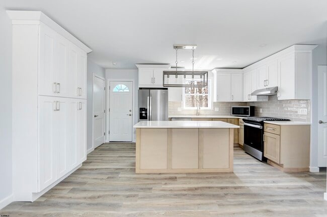 6007 W Jersey Ave in Egg Harbor Township, NJ - Building Photo - Building Photo