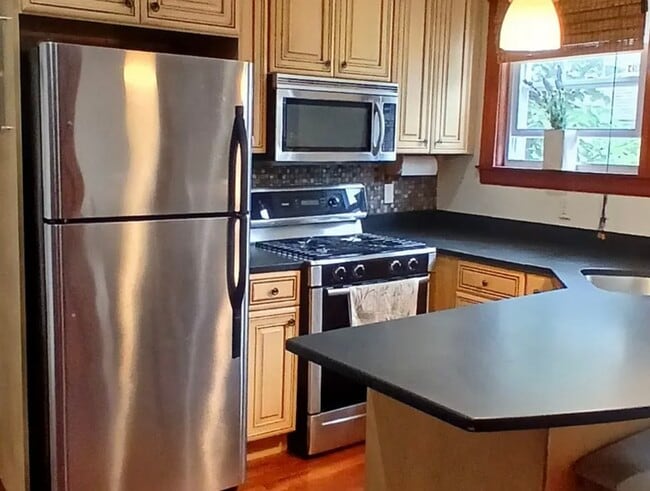14 Greenwood Ter, Unit 2