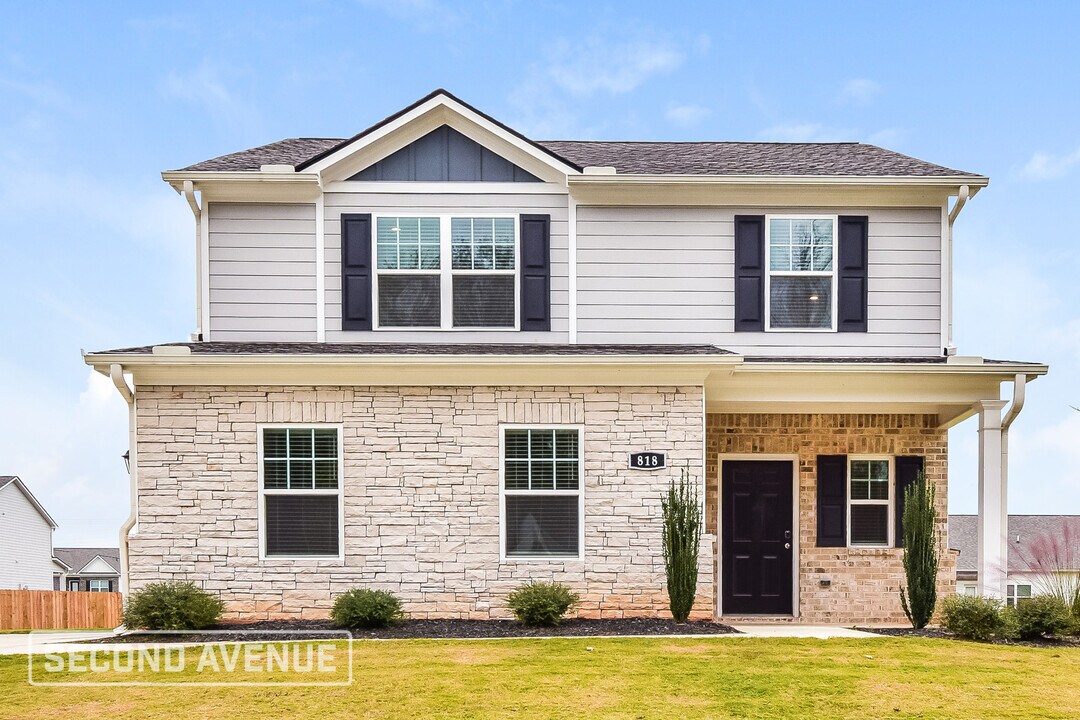 818 Robbie Ln in Monroe, GA - Building Photo