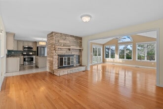 127 Two Rod Hwy in Wethersfield, CT - Building Photo - Building Photo