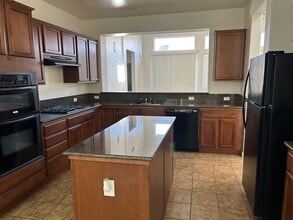 1422 N Selva Ct in Visalia, CA - Building Photo - Building Photo