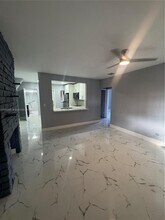 1171 NE 161st Ter in North Miami Beach, FL - Foto de edificio - Building Photo