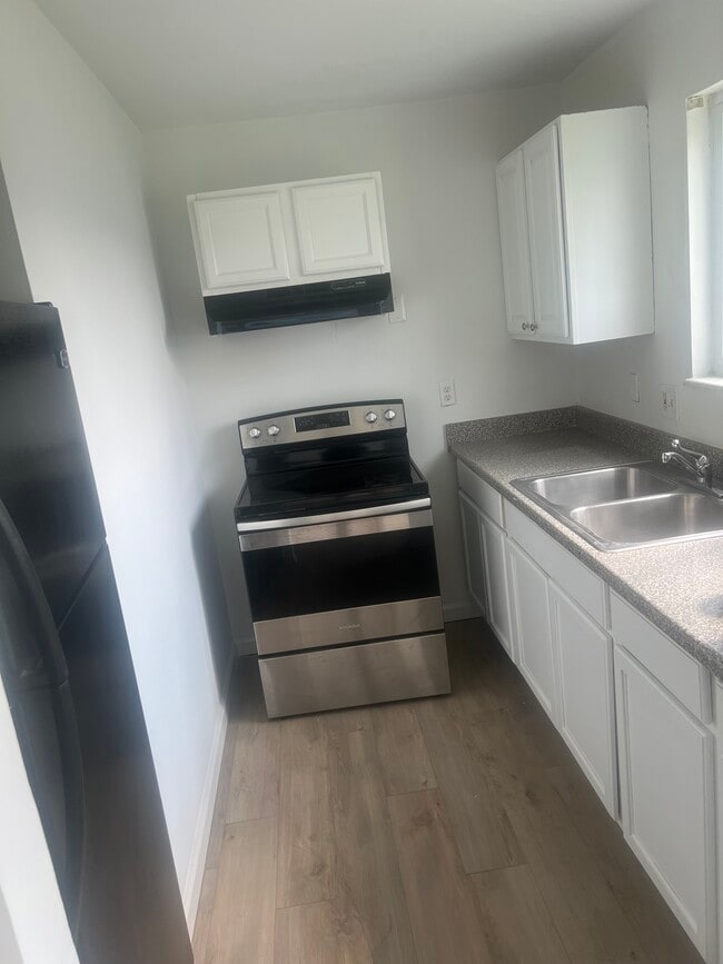 1570 Meredith Dr in Cincinnati, OH - Building Photo - Building Photo
