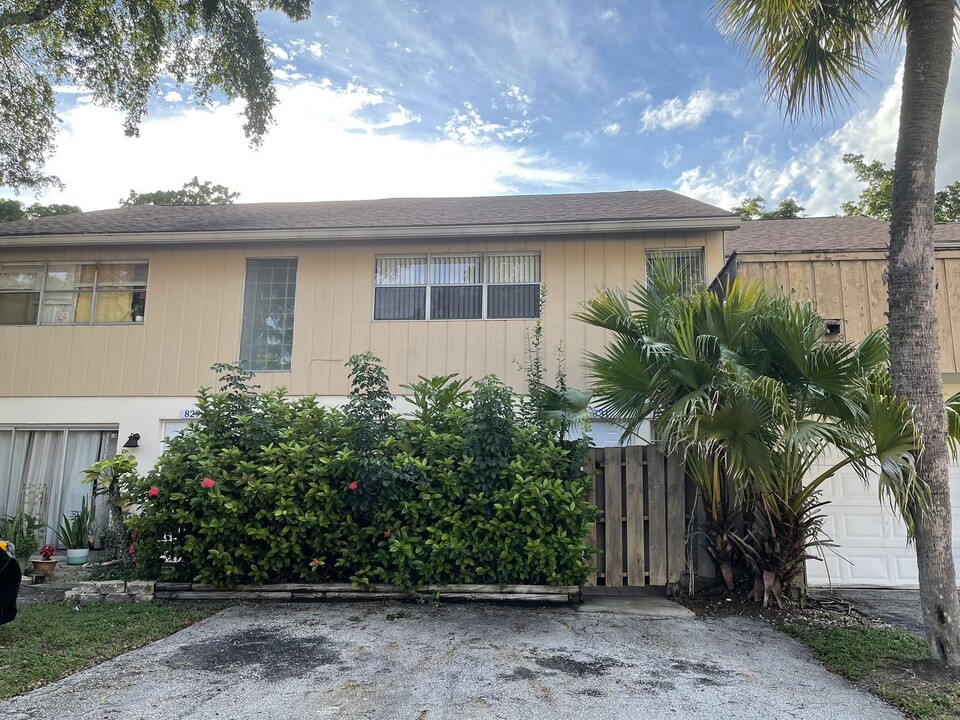 831 NW 81st Ave in Plantation, FL - Building Photo