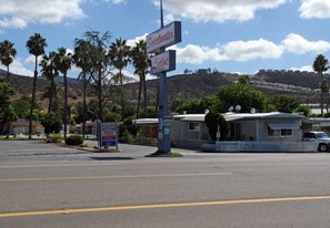10707 Jamacha Blvd in Spring Valley, CA - Building Photo