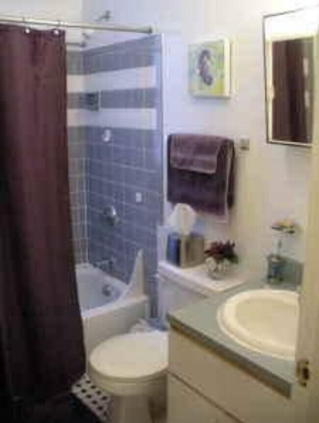 511 Beacon St, Unit 104 in Boston, MA - Building Photo - Building Photo