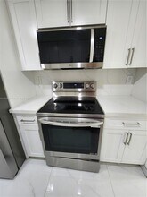 7101 Miami Lakes Dr in Hialeah, FL - Building Photo - Building Photo