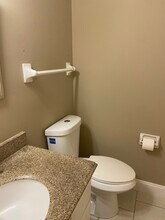 4 Holdsworth Ct in Greensboro, NC - Foto de edificio - Building Photo