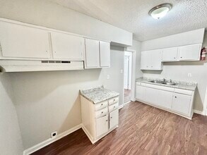 2050 Sharon Ln in Memphis, TN - Building Photo - Building Photo