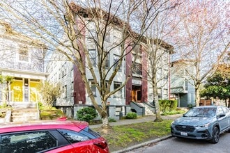 Pacific Ridge in Seattle, WA - Foto de edificio - Building Photo