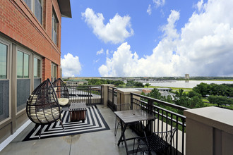 Caroline in Charleston, SC - Foto de edificio - Building Photo