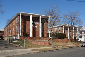 Royal Court in Linden, NJ - Building Photo - Building Photo