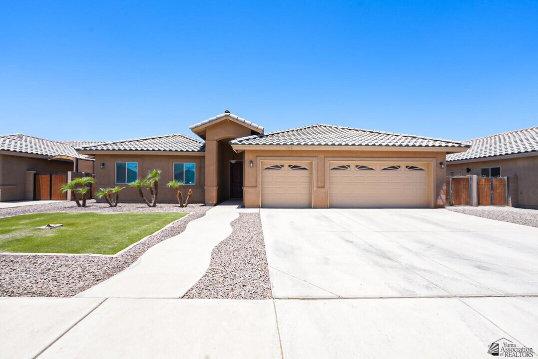 4374 W 25th Pl in Yuma, AZ - Building Photo